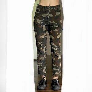 Corduroy camo American eagle mom jeans with stretch